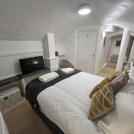 4 Berkeley Square I Your Apartment Бристоль Номер фото