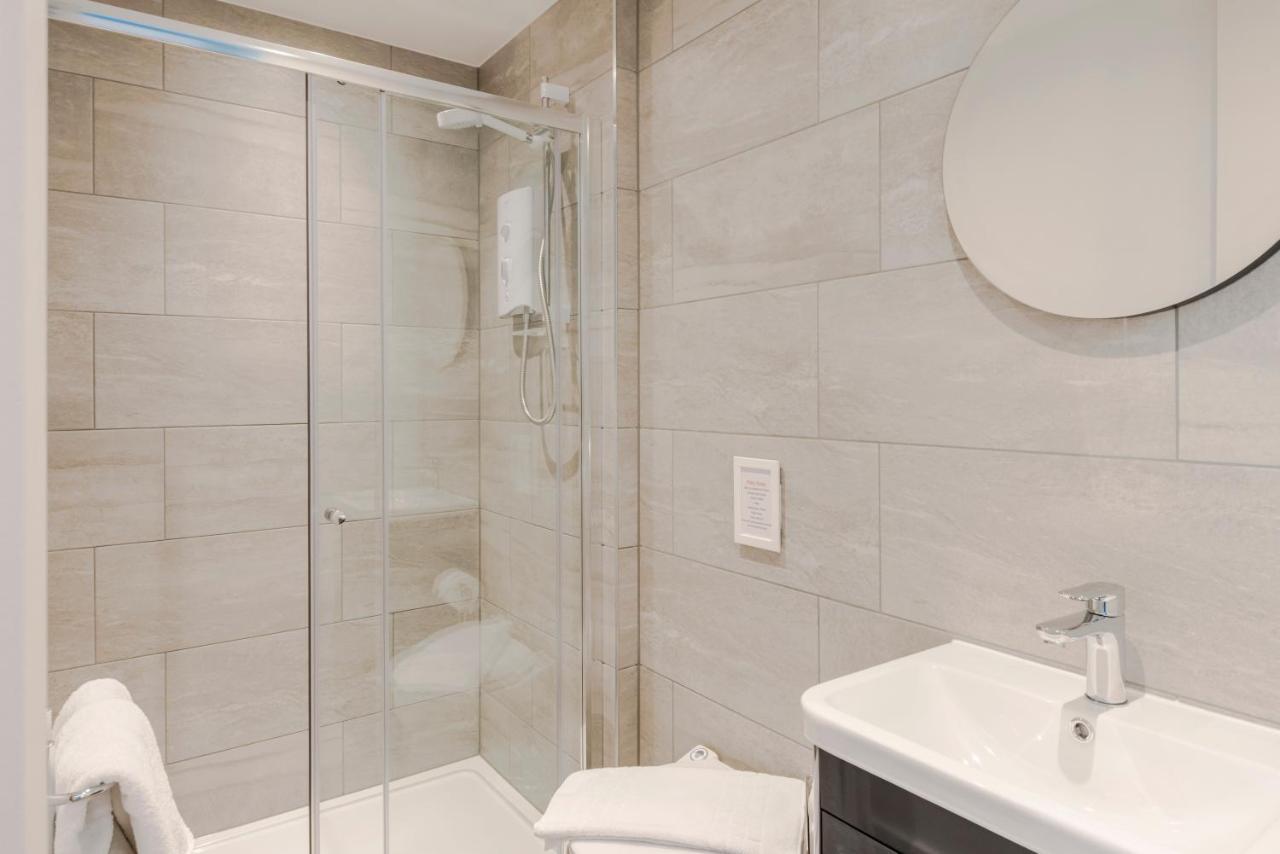 4 Berkeley Square I Your Apartment Бристоль Екстер'єр фото