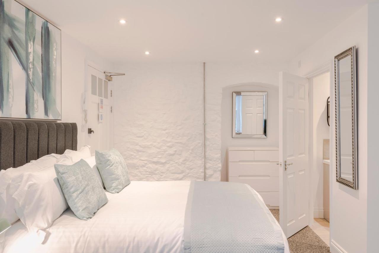 4 Berkeley Square I Your Apartment Бристоль Екстер'єр фото